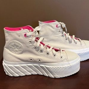 Converse Platform high top sneakers, white pink size 7.5 cute!